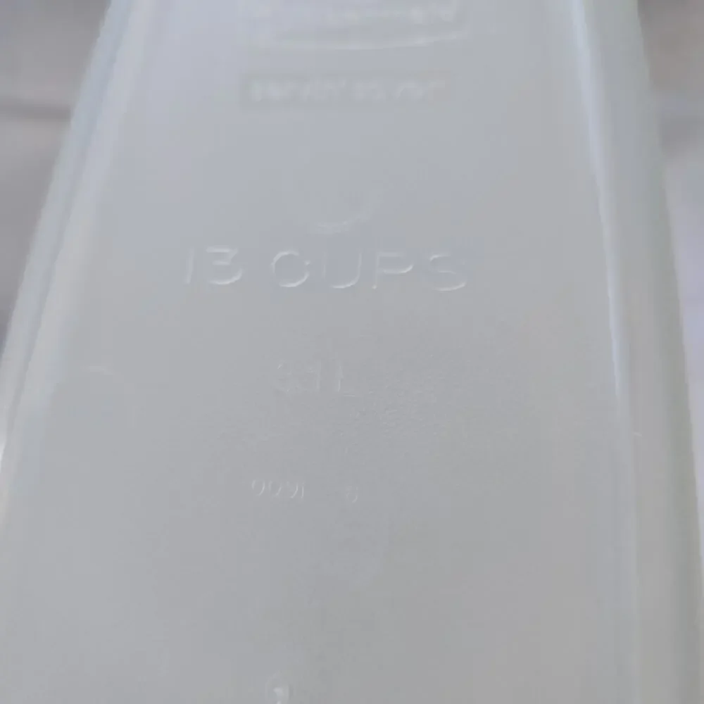 Vintage RUBBERMAID 13 cups #3 Dry Cereal Storage 0091 - Sheer W/Almond Lid